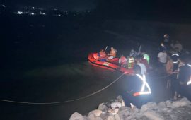 तनहुँमा झोलुंगे पुलबाट नदीमा हामफालेकी किशोरीको उद्धार