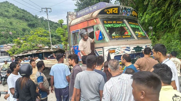 ट्रकको ठक्करबाट मोटरसाइकल चालकको मृत्यु