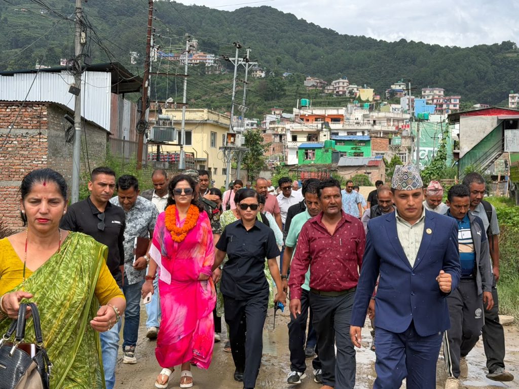 ग्यास उद्योग निरीक्षणमा उद्योगमन्त्री
