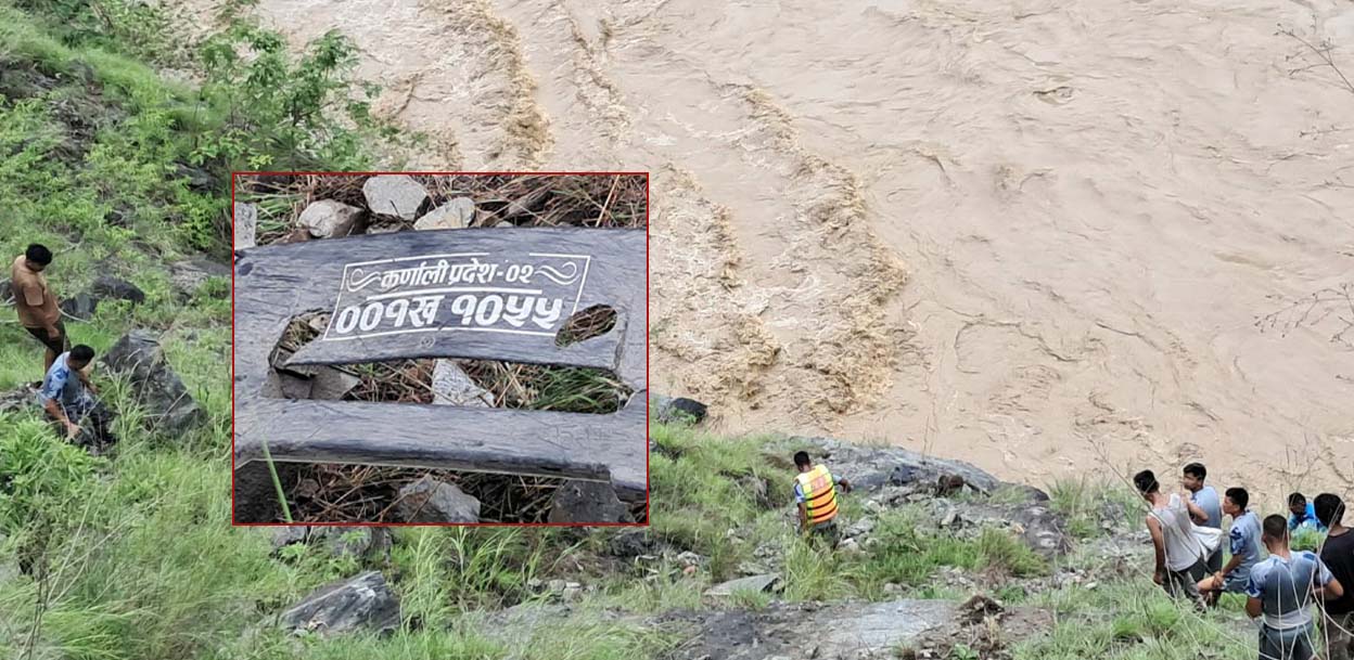 कर्णालीमा खस्यो बस, भिरमा अड्किएको एउटा शव निकालिँदै