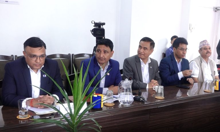 केन्द्रीय बैंकले सचेत गराउँदैमा सीईओ नै अयोग्य हुने व्यवस्था नगर्न सुझाव
