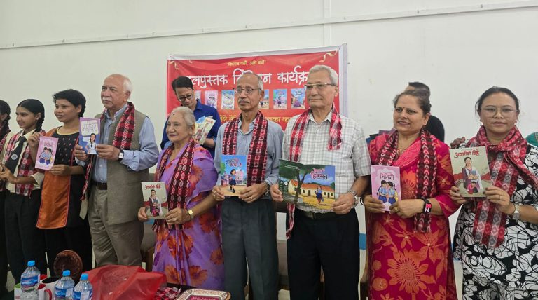 सात बाल पुस्तक सार्वजनिक