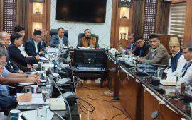 अस्तव्यस्त रूपमा झुण्डिएका विद्युत् र इन्टरनेटका तार हटाउन निर्देशन