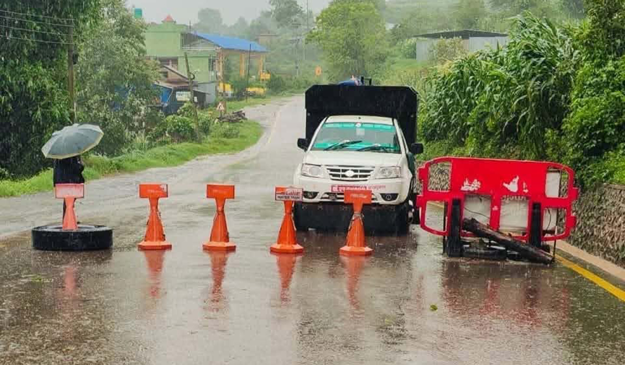 बाढी जोखिमका कारण बीपी राजमार्गमा सवारी साधन ‘होल्ड’