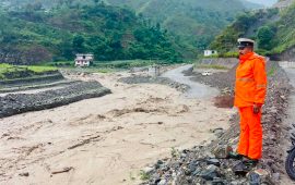 बाढीले डाइभर्सन बगाएपछि बीपी राजमार्गको काभ्रे सडक खण्ड अवरुद्ध