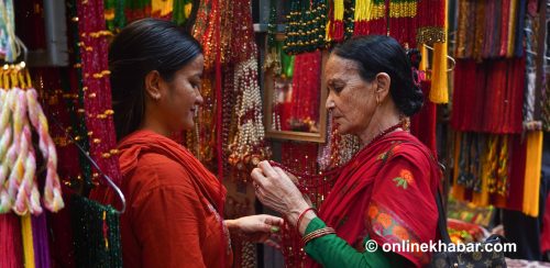 साउन लागेसँगै इन्द्रचोकको पोते बजारमा भ्याइ नभ्याइ (तस्वीरहरू)