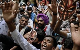 कक्रोच पार्टीको ‘संसद् चलो’ अभियानले तताएको भारतीय राजनीति
