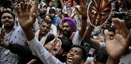 कक्रोच पार्टीको ‘संसद् चलो’ अभियानले तताएको भारतीय राजनीति