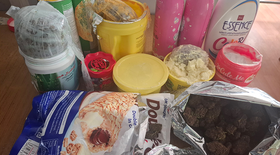 कस्मेटिक सामानभित्र गाँजा