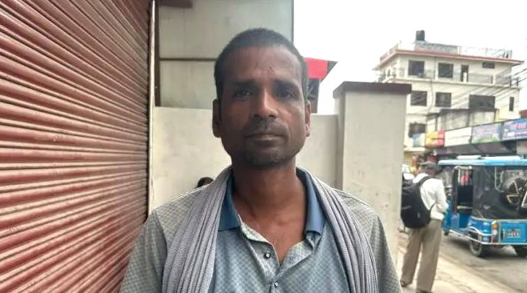 सुनसरी घटना : घाइतेका बुबा भन्छन्- सबैको कम्मरमाथि गोली लागेको छ