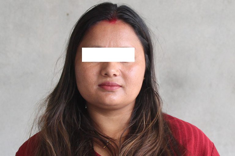 नक्कली प्रहरी बनेर ठगी गरेको आरोपमा महिला पक्राउ