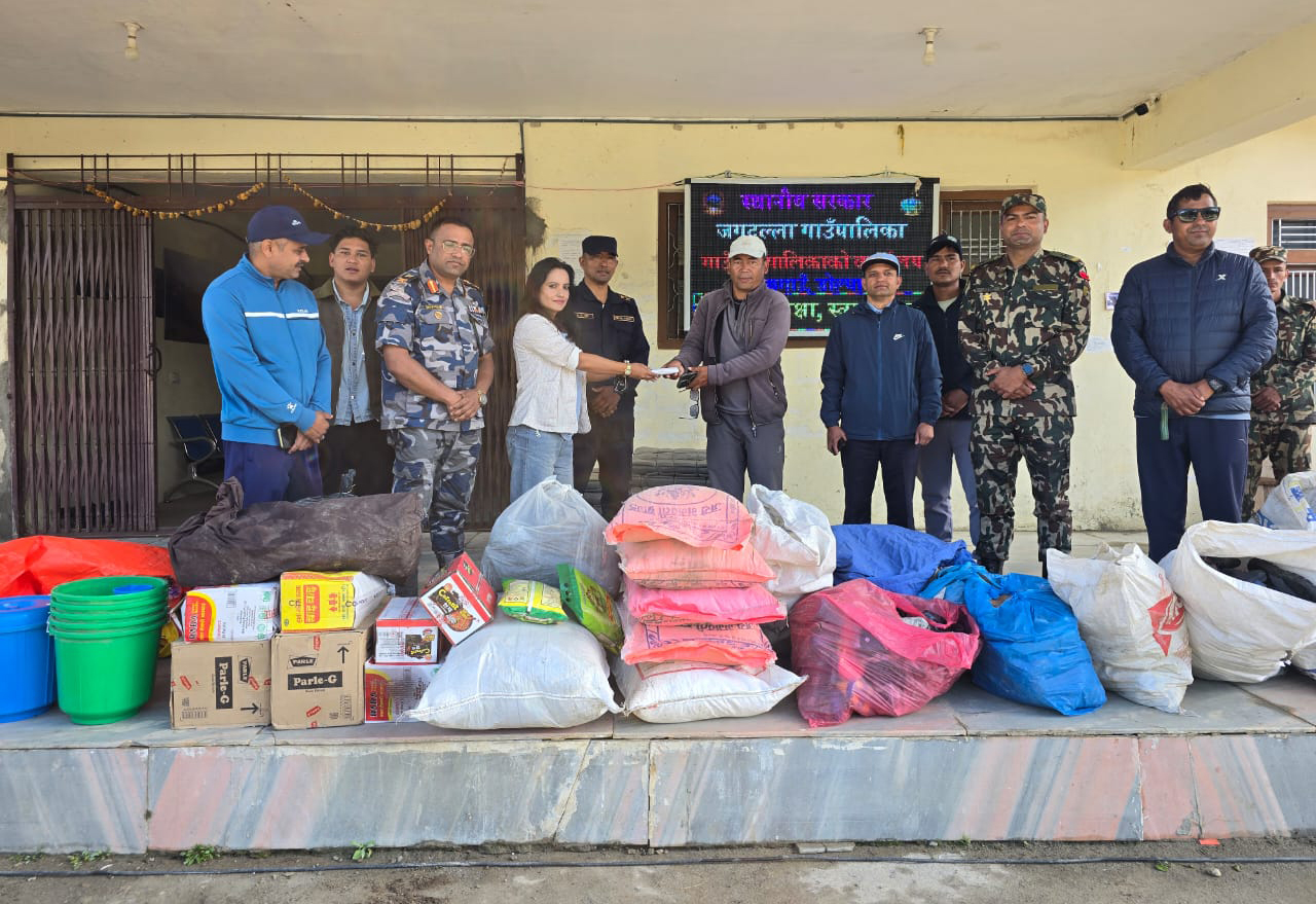जगदुल्ला बाढीपीडितलाई नगदसहित खाद्यान्न, लत्ताकपडा र त्रिपाल वितरण