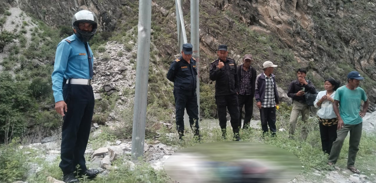 डोल्पामा विद्यालयबाट फर्किँदै गरेका एक बालक सडकमा मृत फेला