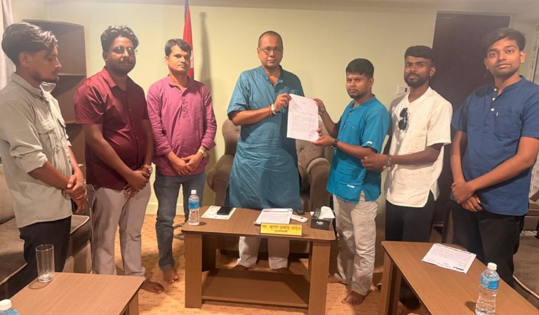 बजेटमा युवासम्बन्धी कार्यक्रम समावेश नभएको भन्दै मधेशका मुख्यमन्त्रीलाई ज्ञापनपत्र