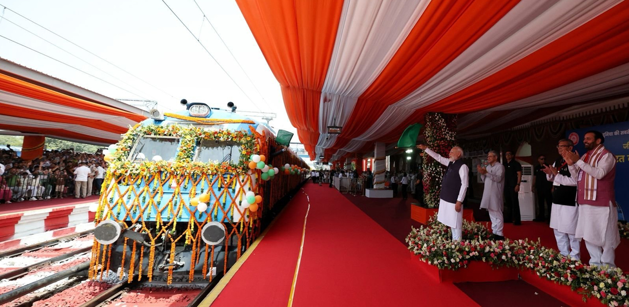 भारतमा गुड्यो पहिलो हाइड्रोजन ट्रेन