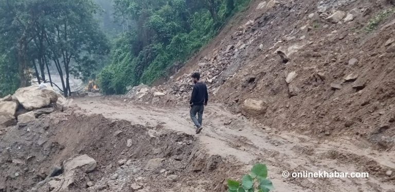 मेची राजमार्गमा सधैँ सास्ती