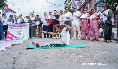 ‘सरकार ! कोठा खाली छ ?’ भन्दै माइतीघरमा प्रदर्शन (तस्वीरहरू)