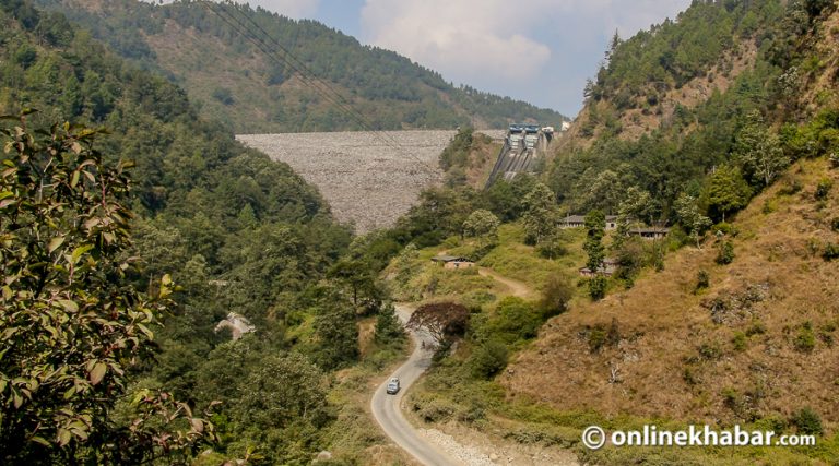 हेटौंडाबाट काठमाडौं जाने रात्रिकालीन सवारी रोकियो