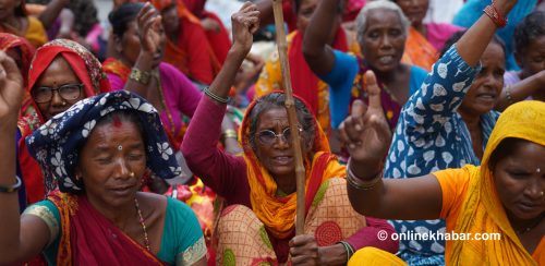 आज पनि माइतीघरमा लघुवित्त पीडितको धर्ना (तस्वीरहरू)