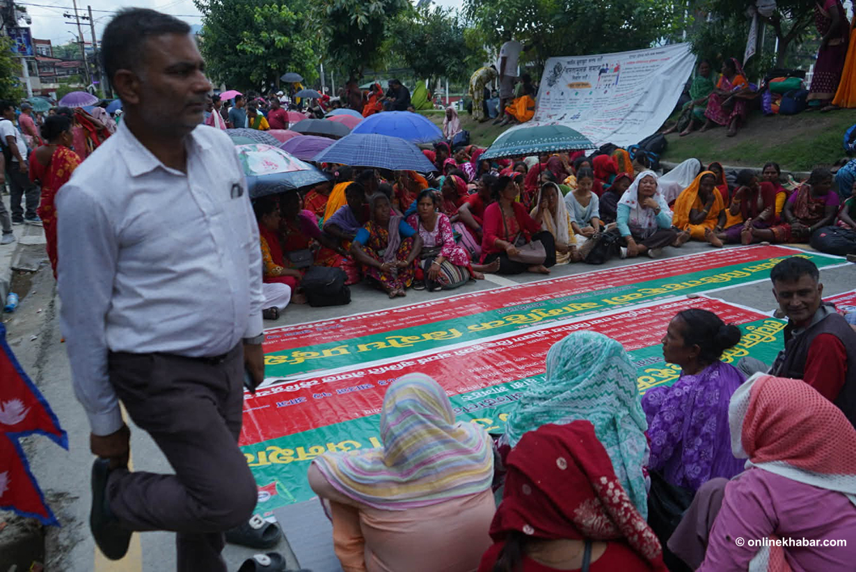 माइतीघरमा लघुवित्त पीडितको आमरण अनशन (तस्वीरहरू)