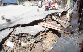 ललितपुरको इमाडोलमा सडक भत्कियो, पसलहरुमा पनि क्षति