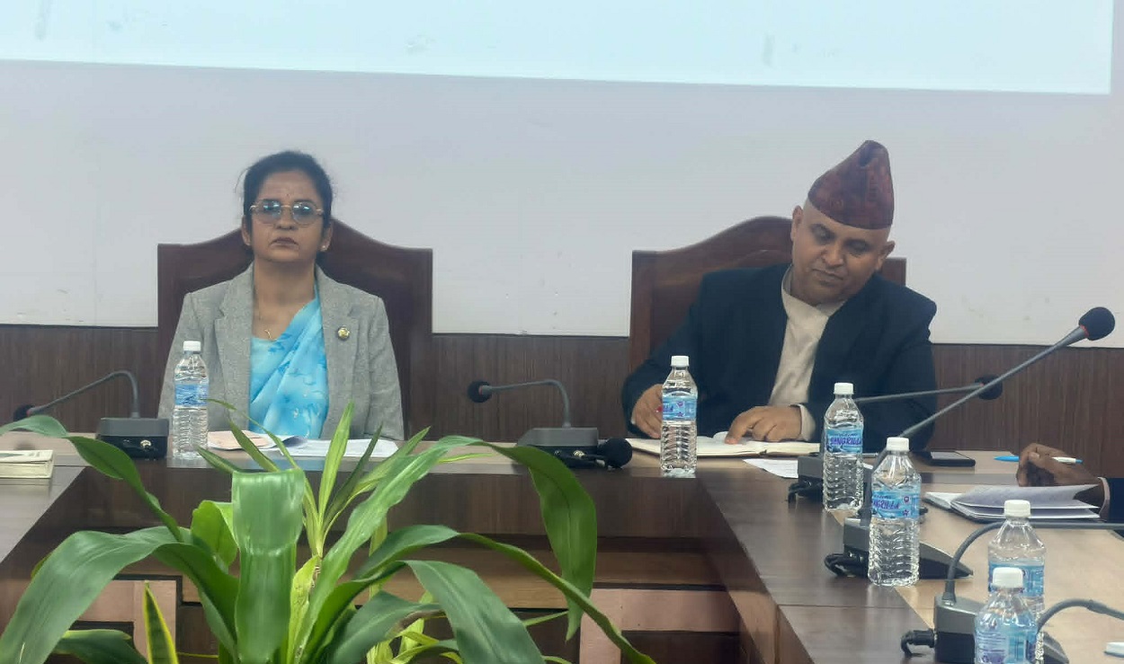 तत्काल बजार भाउ घटाउन व्यवसायीलाई उद्योगमन्त्रीको निर्देशन