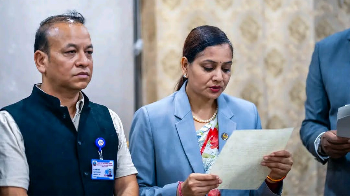 स्वास्थ्य विज्ञान प्रतिष्ठानका नवनियुक्त उपकुलपतिले लिए शपथ