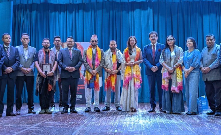 प्रदीप खड्का र आना शर्मा नेपाल-भारत सांस्कृतिक सद्भावना दूतका रूपमा सम्मानित