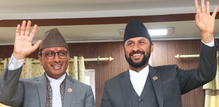 रास्वपा सभापति लामिछाने र अर्थमन्त्री वाग्ले दुसित थानीबाट फर्किए