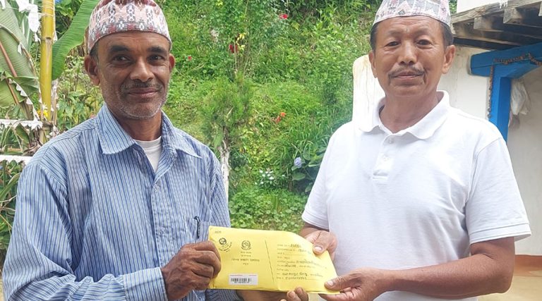 धनकुटामा १६६ जनालाई घरमै राहदानी वितरण