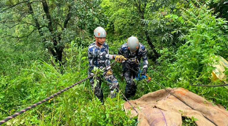 पर्वतमा भिरबाट हाम फालेका व्यक्तिको शव निकालियो