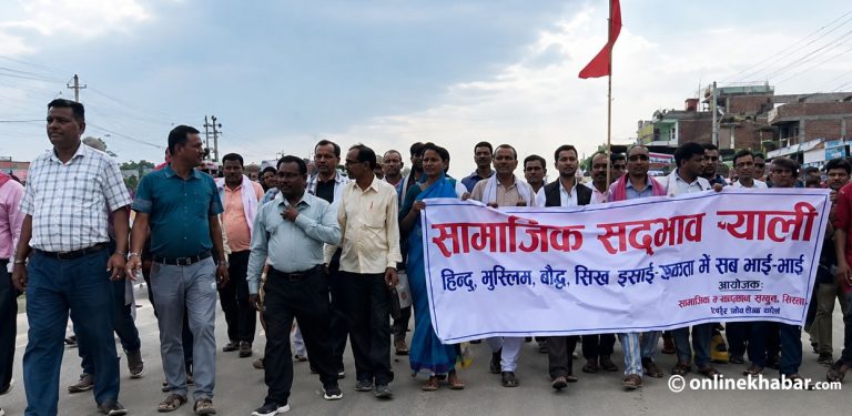 सिरहाको मिर्चैयामा सामाजिक सद्भाव र्‍याली, गोलबजार र लहानमा कर्फ्यू कायमै