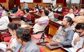 सांसदहरूले कोट, इस्टकोट वा सांस्कृतिक पोशाक लगाउनुपर्ने