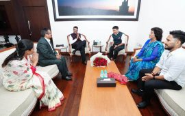 भारत महाराष्ट्रका मुख्यमन्त्रीसँग कांग्रेस नेताको भेट