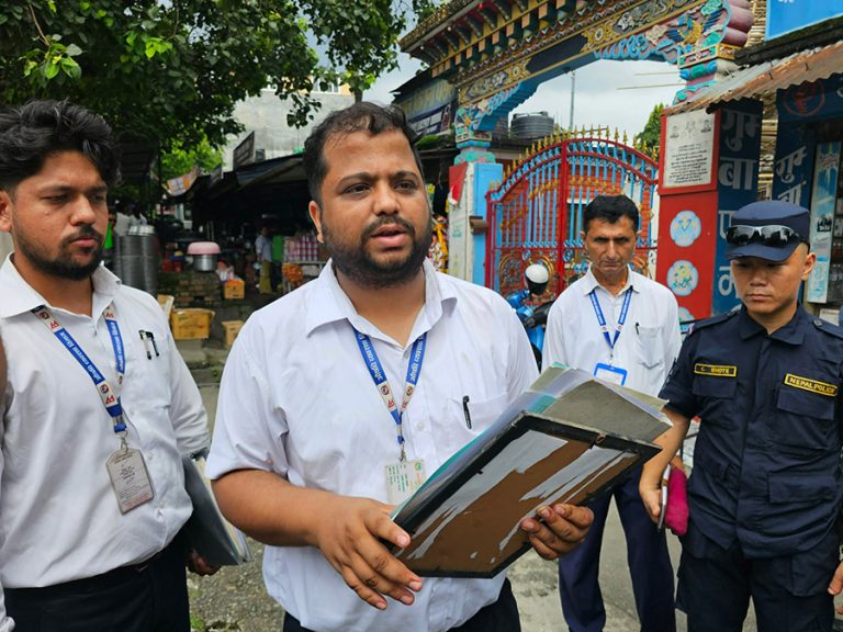 बिपी प्रतिष्ठान अगाडिका ८ औषधि पसलमा सिलबन्दी
