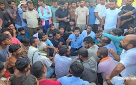 सिरहा घटनामा ज्यान गुमाएकाको परिवारलाई भेट्न पुगे सांसद यादव, छानबिनका लागि आवाज उठाउने प्रतिबद्धता