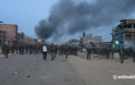 सिरहाको गोलबजारमा प्रदर्शन चर्कंदै, अश्रुग्यास प्रहार