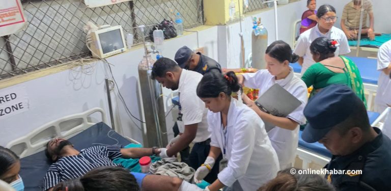 सिरहामा गोली चल्यो, ६ जना नियन्त्रणमा