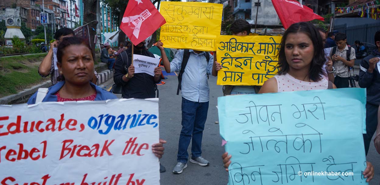 गास, बास र कपास माग्दै माइतीघरमा सुकुमवासी (तस्वीरहरू)