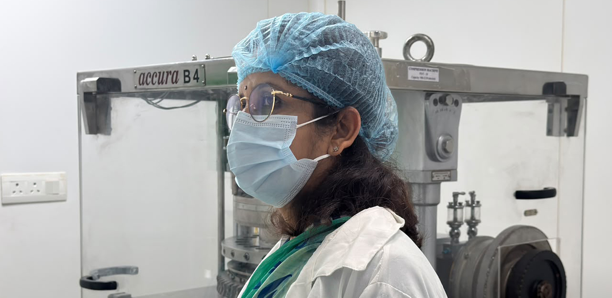औषधि लिमिटेडमा मन्त्री यादवको अनुगमन, कर्मचारी र अत्यावश्यक सवारी साधनको बन्दोबस्त मिलाउन निर्देशन