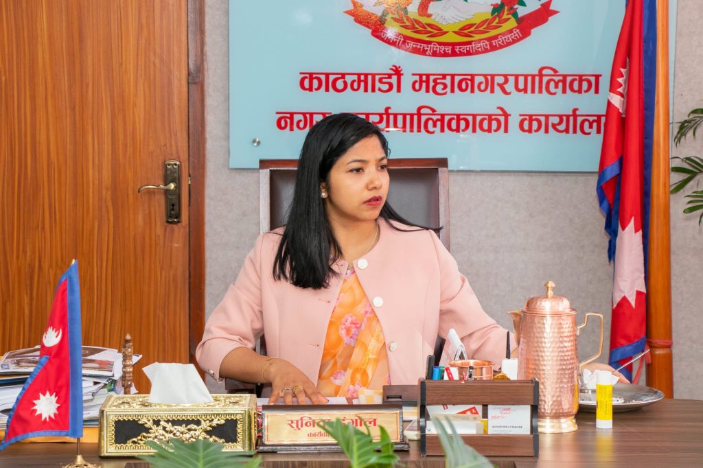 काठमाडौं महानगरका ४ एम्बुलेन्स पठाइयो नुवाकोट, दुई विमानस्थलमा तैनाथ