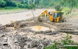 लेदोसहितको पहिरोले बीपी राजमार्ग अवरुद्ध