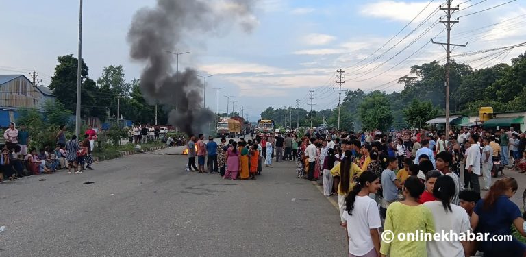 तीन वर्षीया बालिका हत्या विरोधमा सिमरामा ७ घण्टादेखि सडक अवरुद्ध