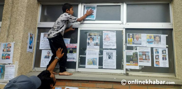 अस्पतालका भित्तामा बेपत्ता आफन्तको तस्वीर