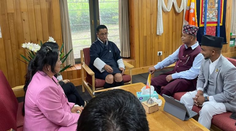 भुटानका वैदेशिक व्यापारमन्त्रीसँग नेपाली सांसदहरूले गरे छलफल