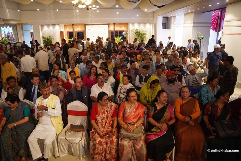 संस्थापनइतरले गरेको भेलामा कांग्रेसका जिल्ला सभापति र क्षेत्रीय सभापति को को सहभागी भए ?