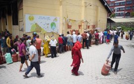 ग्यास अभाव छैन भन्दै आयल निगम र उद्योगीले प्रधानमन्त्रीलाई ढाँटे  