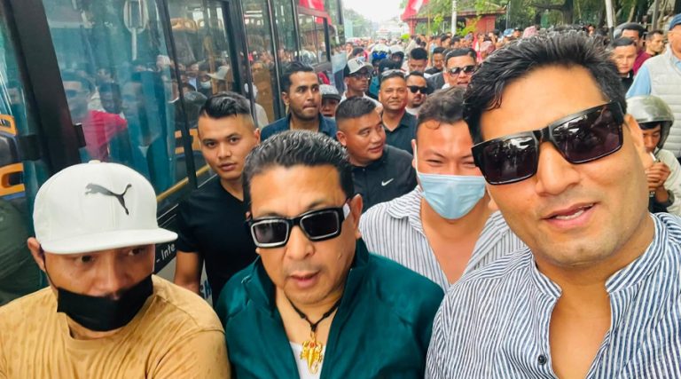 देउवाको स्वागतमा पुगे मनाङ्गे