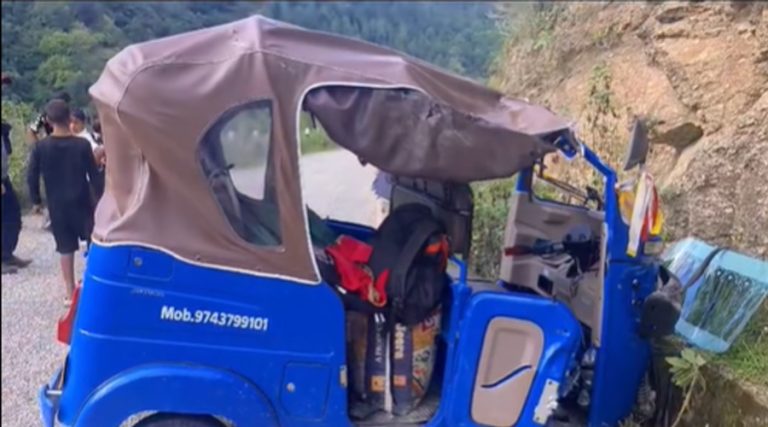 डोटीमा अटोरिक्सा दुर्घटना हुँदा एक जनाको मृत्यु, चार घाइते