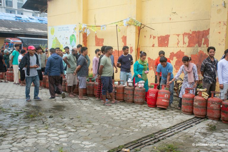 ग्यास अभावबारे संसदीय समितिमा छलफल, दीर्घकालीन समाधान खाेज्न निगमलाई सुझाव